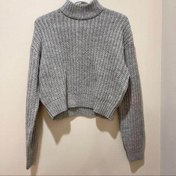 H&M Divided Gray Knitted Turtle Neck Crop long Sleeves Sweater XS - Picture 1 of 4